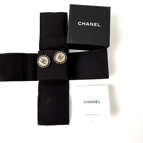 Authentic CHANEL 2024 Gold Tone CC Logo Stud Flower Button Earrings - Picture 1 of 9